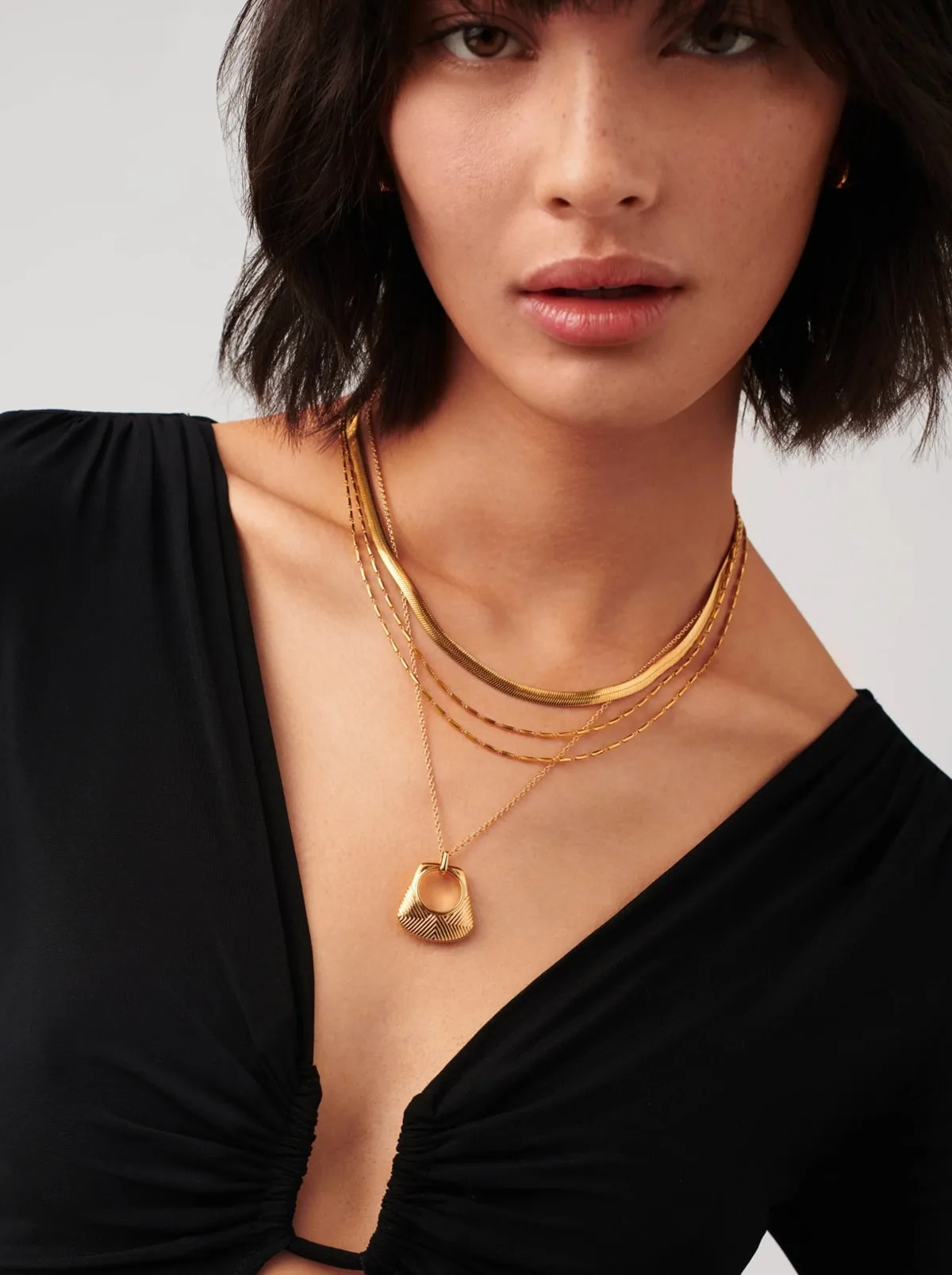 Hera Glozin Pendant Necklace - Image 2